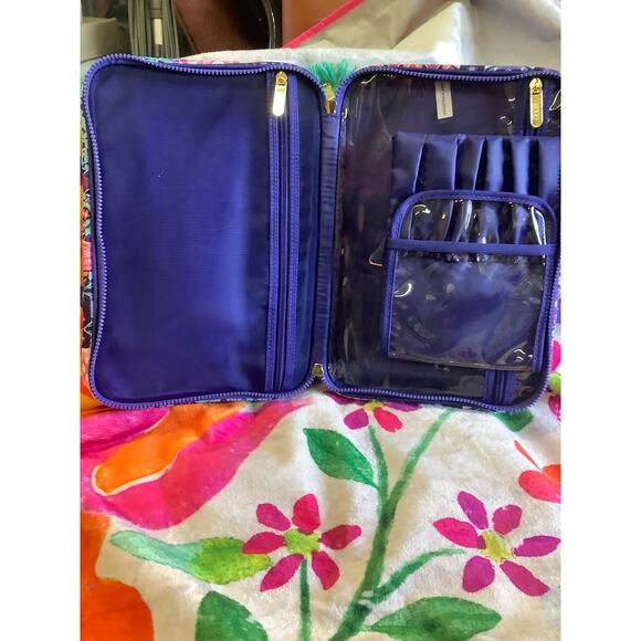 London Soho New York Toiletry Bag - Picture 2 of 2